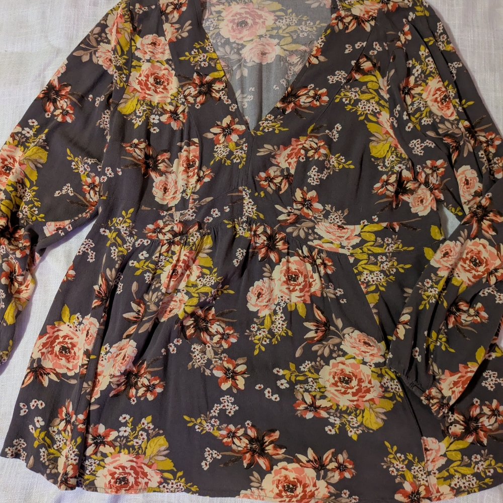torrid Gray Floral V-Neck Blouse with Pink & Yellow Blossoms